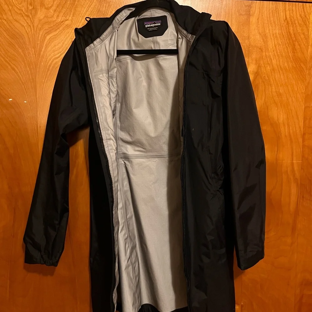 Patagonia Women's Torrentshell 3L Rain Parka - Picture 2 of 5